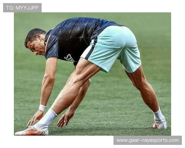 从绿茵场到岁月的痕迹 足球巨星退役后如何面对时光的苍老